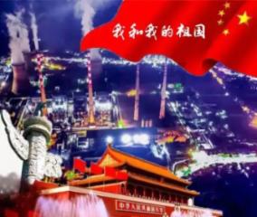董卿的素颜挺真实，印花上衣配红色迷笛裙，这样的穿搭好看吗？游戏画面